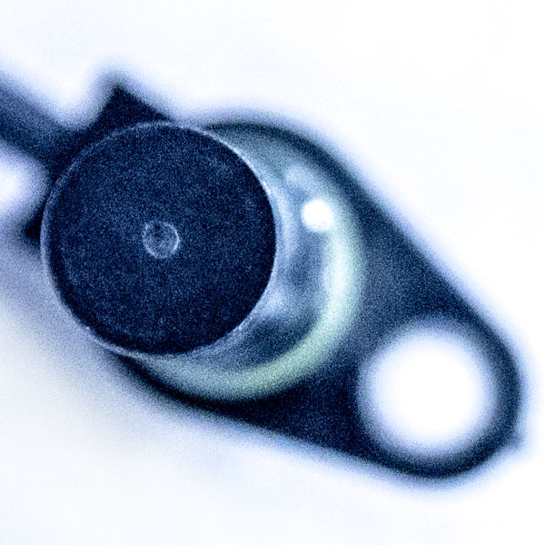 MAHLE gear tooth speed and direction sensor, with 45mm sensor probe